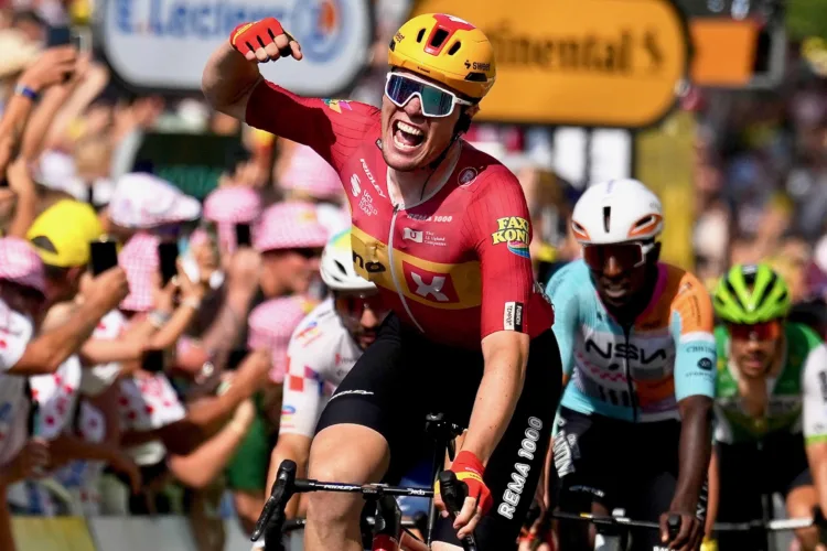 Waerenskjold wins fastest ever stage of Tour